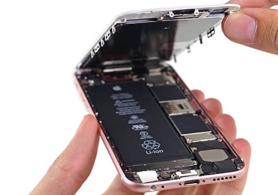 Reparaties van iPhones met onofficiële batterijen of schermen